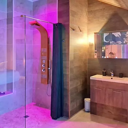 דירה Avec Jacuzzi - Clim - Terrasse - Wi-fi אגדה