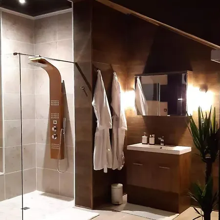 דירה Avec Jacuzzi - Clim - Terrasse - Wi-fi אגדה